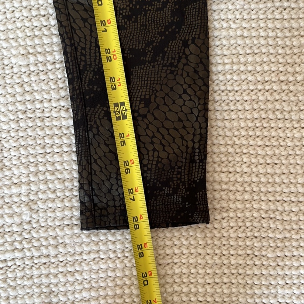 Hue Animal Print pants, Size small, In Excellent Condition, smoke free home - Picture 7 of 9